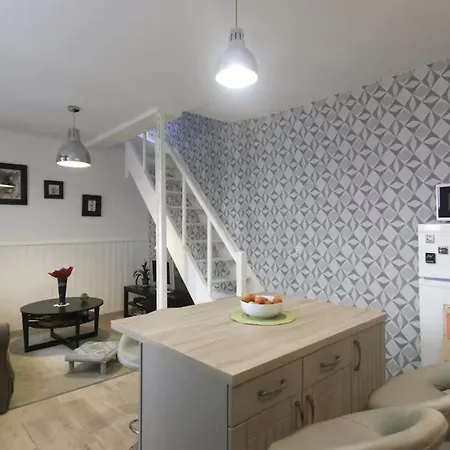 Apartamento Small House In Belleville Paris