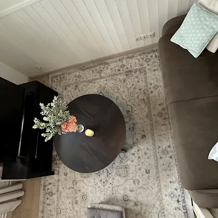 Small House In Belleville Apartment Paris